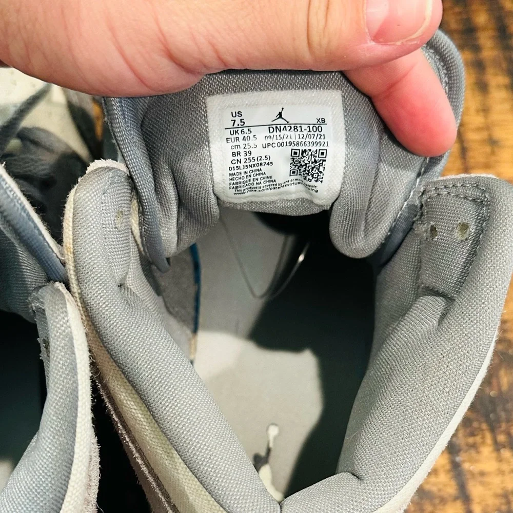 AIR JORDAN 1 MID SE COCONUT MILK GUM MENS BASKETBALL SHOES - Picture 5 of 13